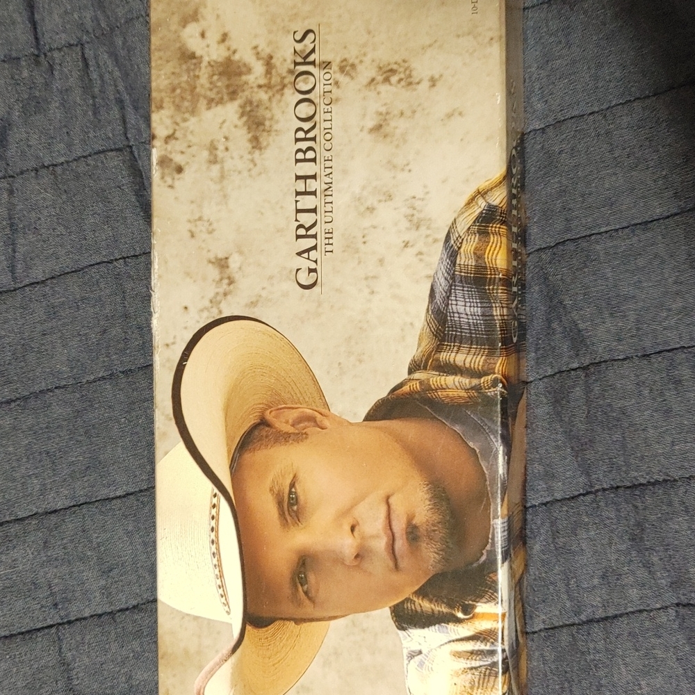 Garth Brooks The Ultimate Collection. CD Box set